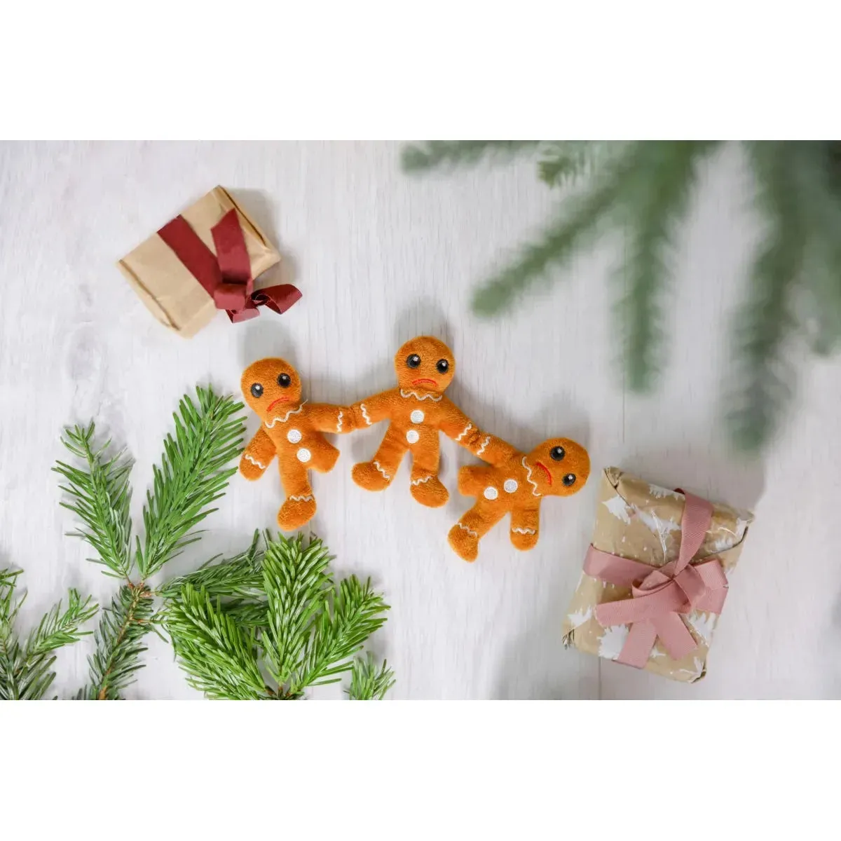 Chain of gingerbread men catnip toy